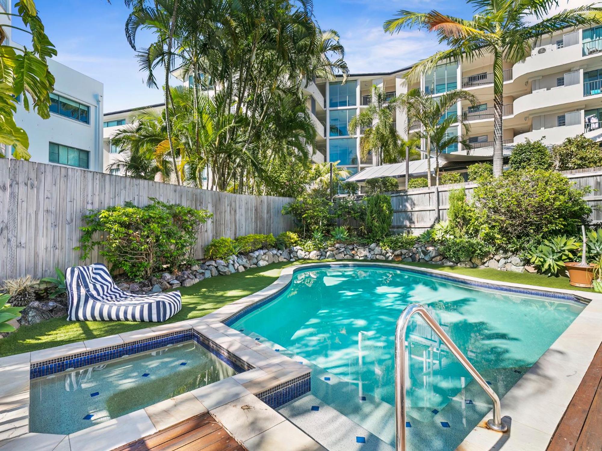 Ocean Vista On Alex Aparthotel Alexandra Headland Exterior photo